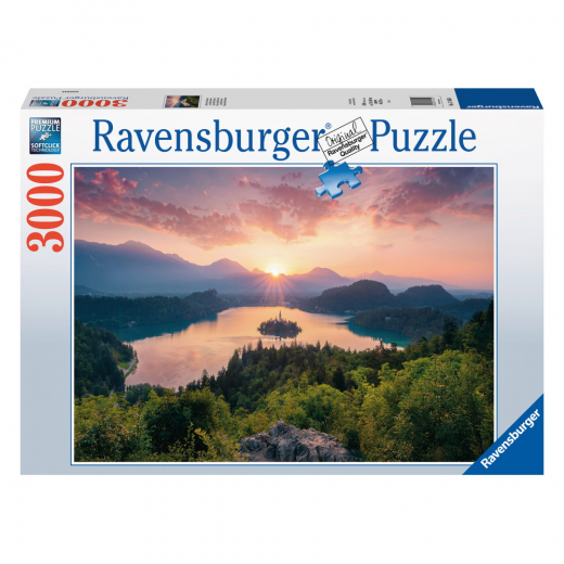 Ravensburger: Sø Bled, Slovenia 3000 Brikker i gruppen PUSLESPIL / 2000 brikker > hos Spelexperten (10217445)