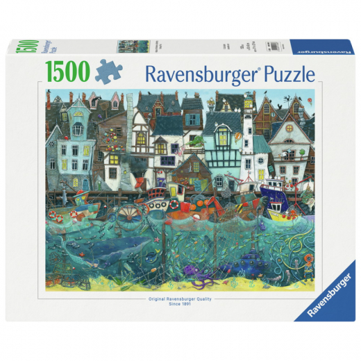 Ravensburger: A Bustling Fantasy Port 1500 Brikker i gruppen PUSLESPIL / 1500 brikker hos Spelexperten (12001398)