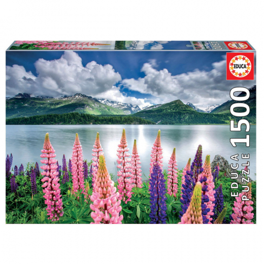 Educa Lupins On The Shores of Lake Sils, Switzerland 1500 Brikker i gruppen  hos Spelexperten (19271)