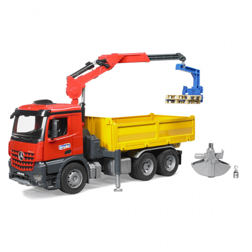 Bruder MB Arocs Byggelastbil med kran, gribespand + 2 paller i gruppen  hos Spelexperten (BR3651)