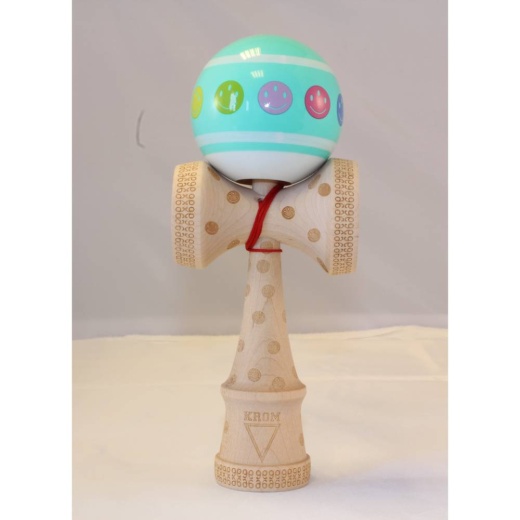 Krom - Slay Dawg - 6 Year Birthday - Maple i gruppen LEGETØJ / Kendama / KROM hos Spelexperten (SLAYBDAY-MAPLE)