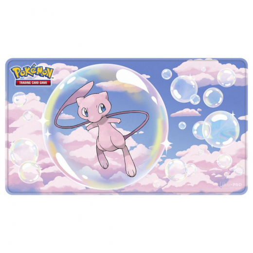Pokémon TCG: Mew Mythical Pokémon Foil Playmat i gruppen SELSKABSSPIL / Pokémon hos Spelexperten (ULT16842)
