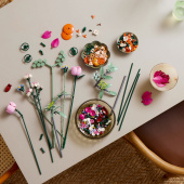 LEGO Botanicals - Smuk lyserød blomsterbuket LEGO Botanicals - Smuk lyserød blomsterbuket