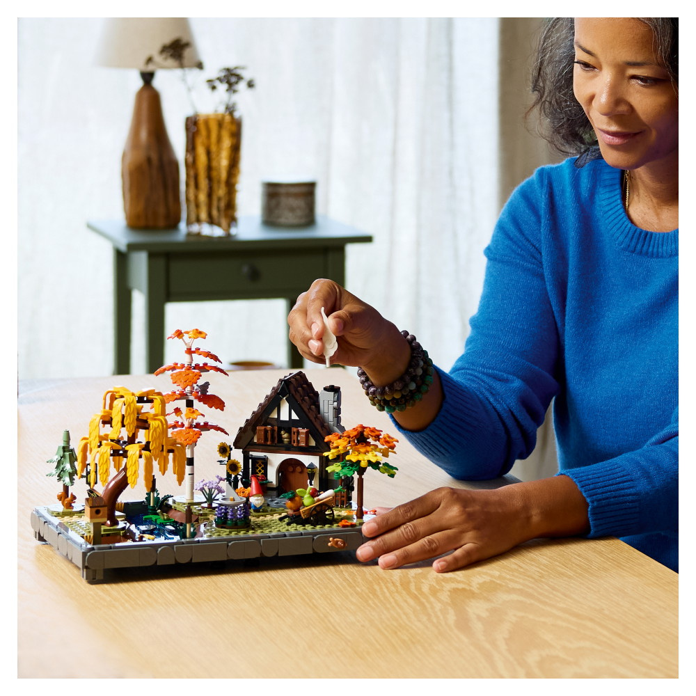LEGO Icons - Efterårshave Og Hytte
