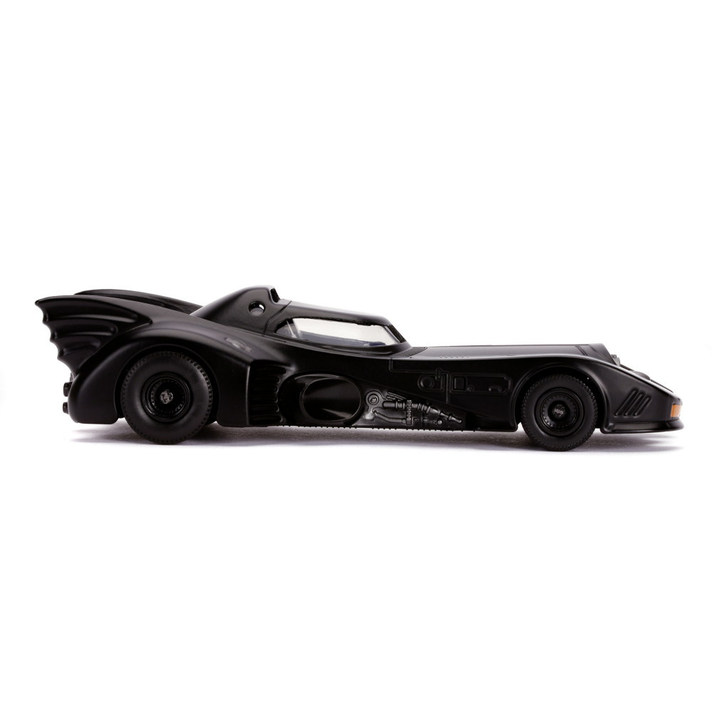 Batman-figur med 1989 Batmobile 1:32