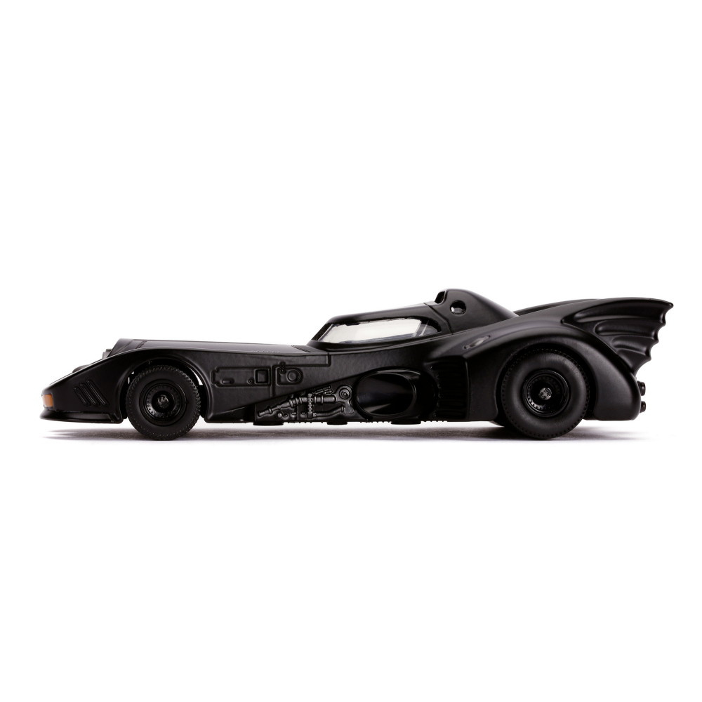 Batman-figur med 1989 Batmobile 1:32