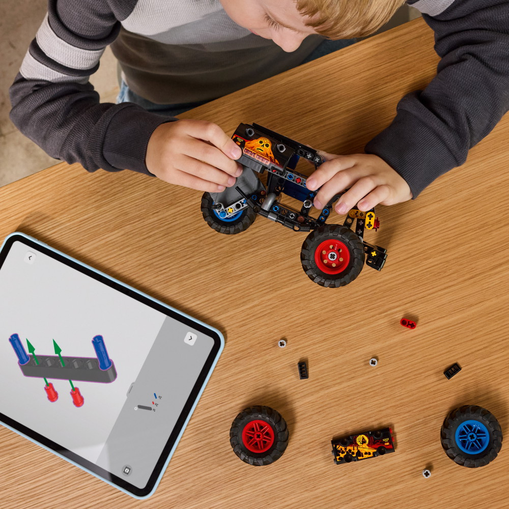 LEGO Technic - Monster Jam Grave Digger Fire and Ice