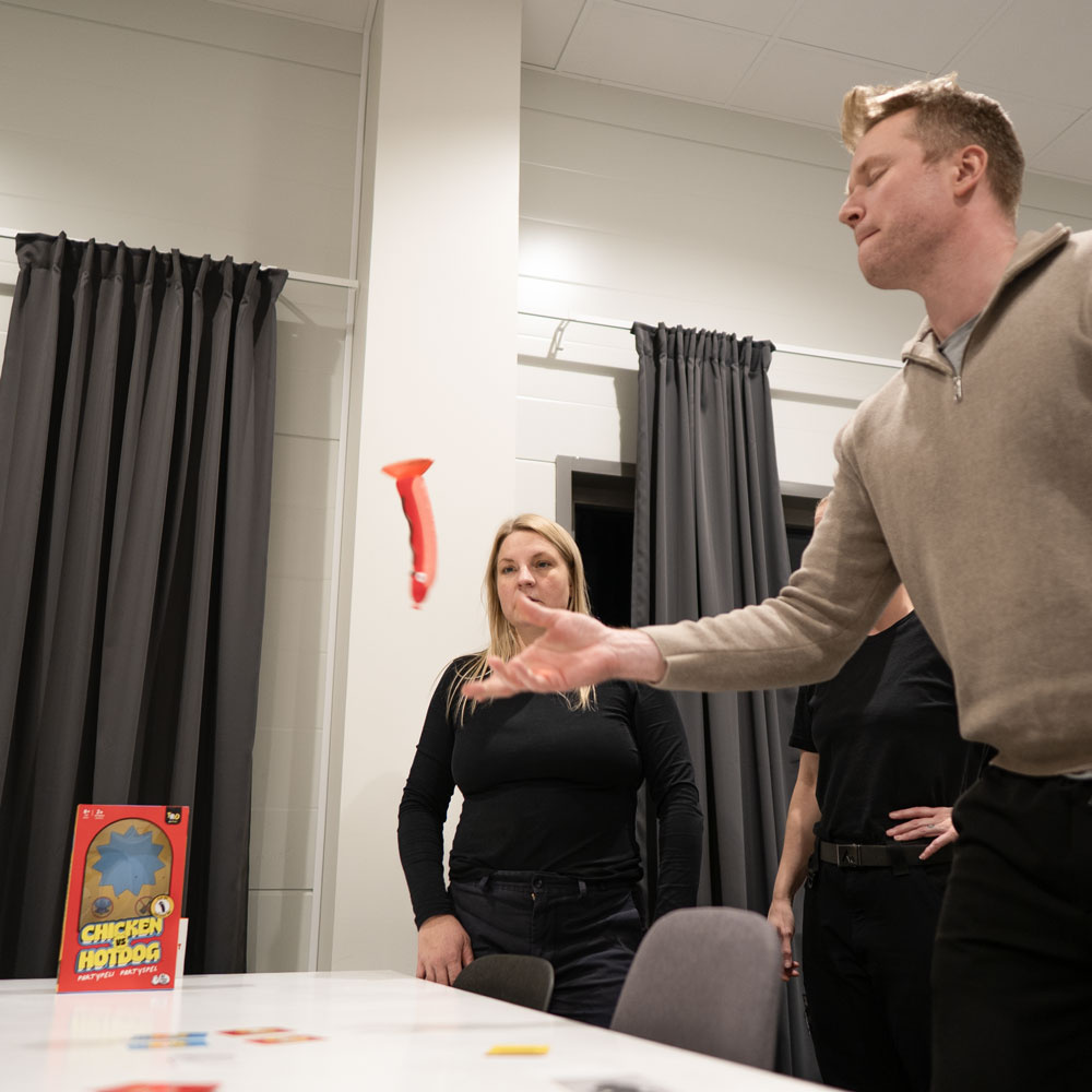 Chicken Vs Hotbog (Swe)