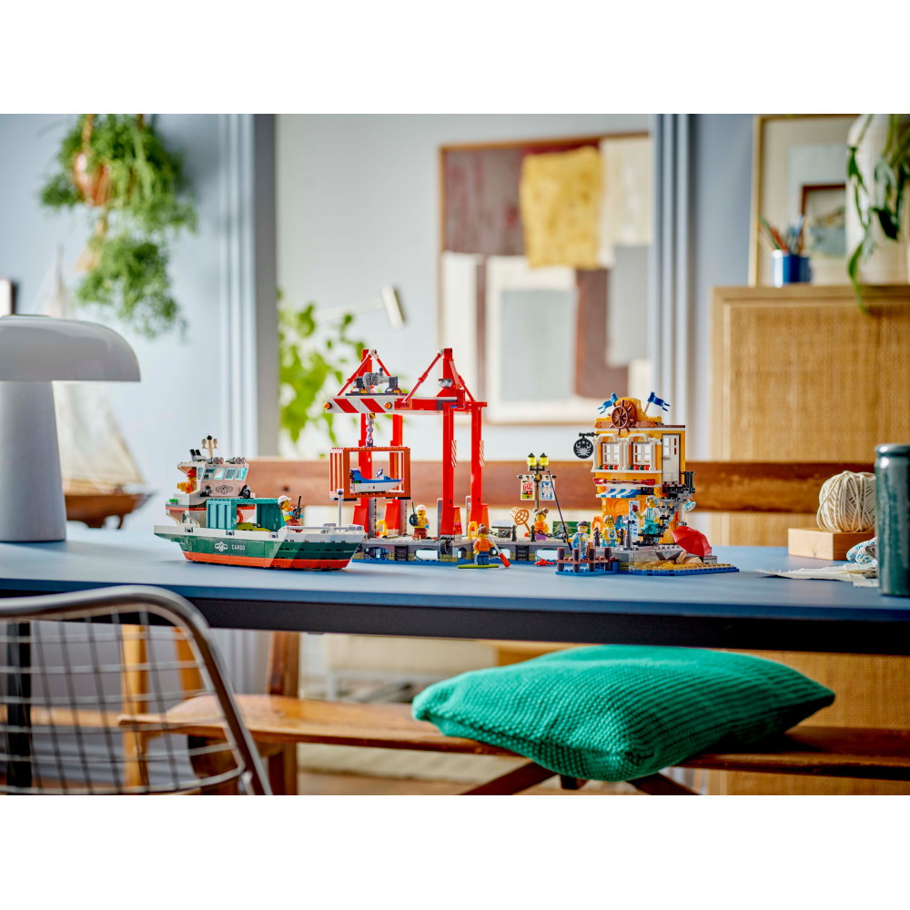 LEGO City - Havnefront med fragtskib