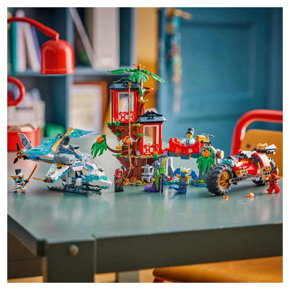 LEGO Ninjago - Ninjafartøjernes Kamp For Trætophuset