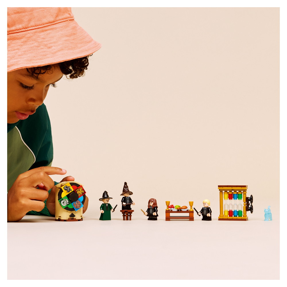 LEGO Harry Potter - Hogwarts-Slottet: Fordelingshat-Ceremoni