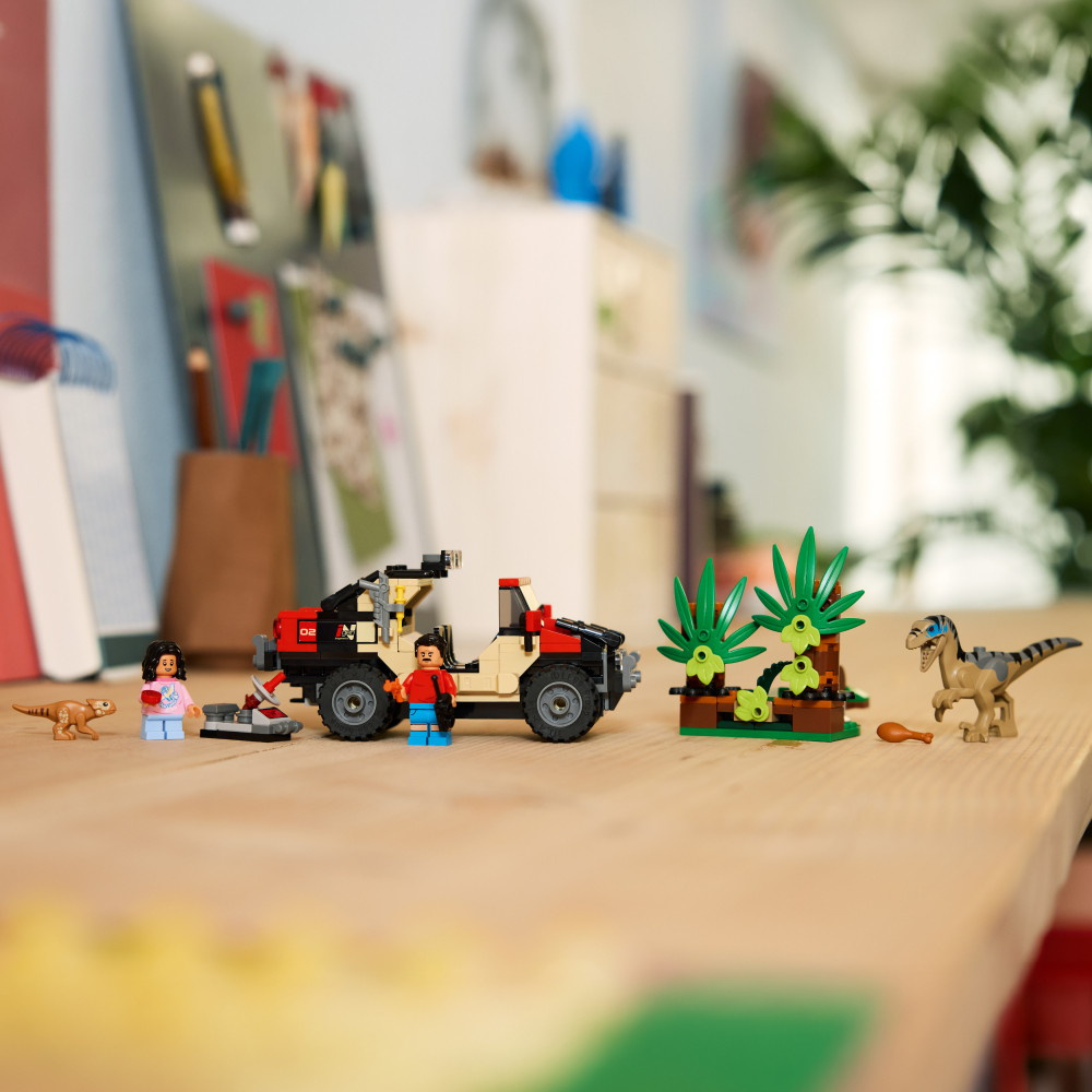 LEGO Jurassic World - Offroad-flugt fra raptor