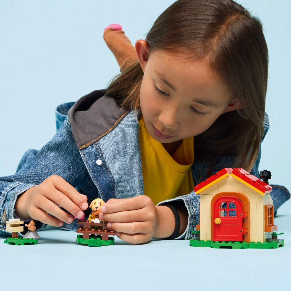 LEGO Animal Crossing - Goldie i sit hyggelige hus