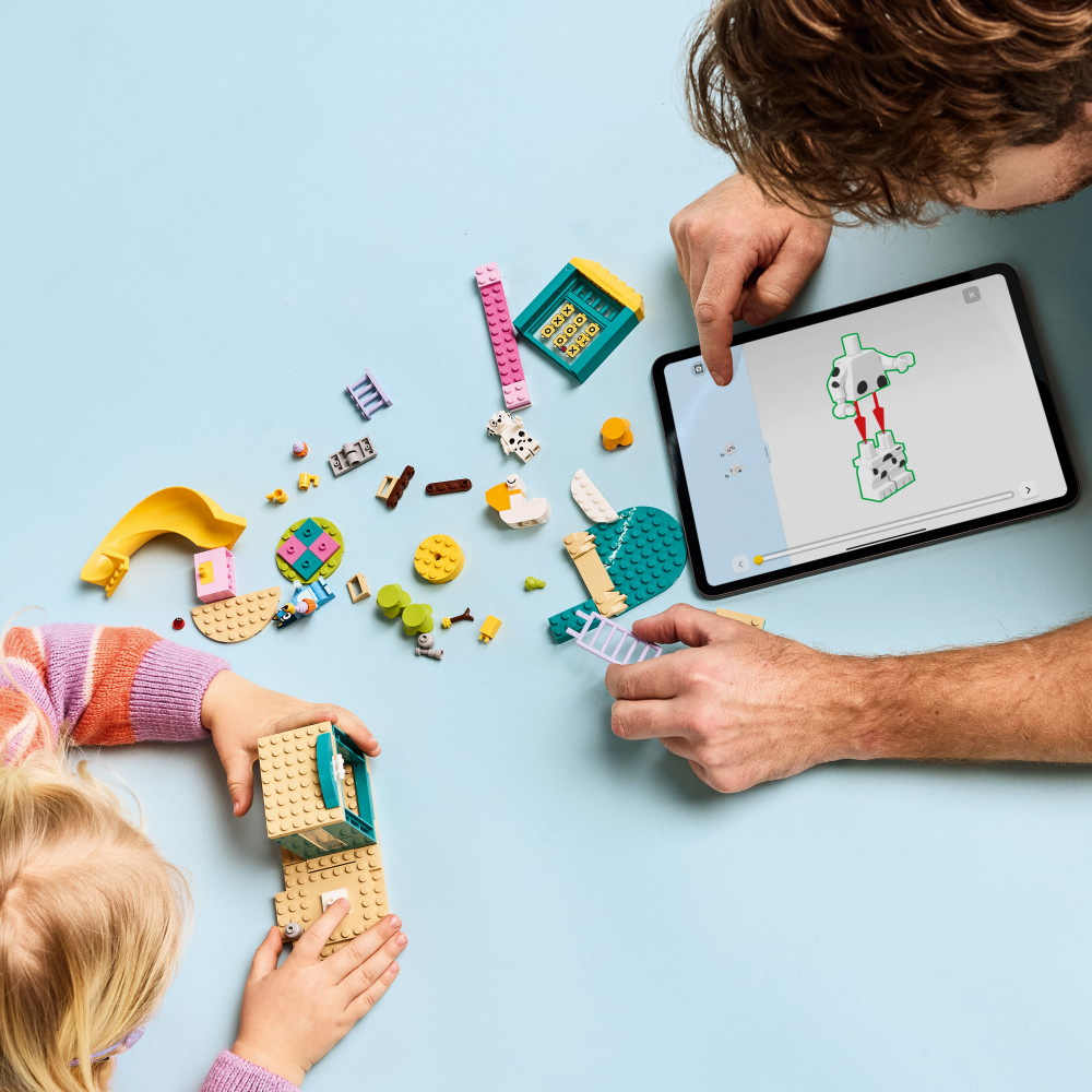 LEGO Bluey - Sjov på legepladsen med Bluey og Chloe