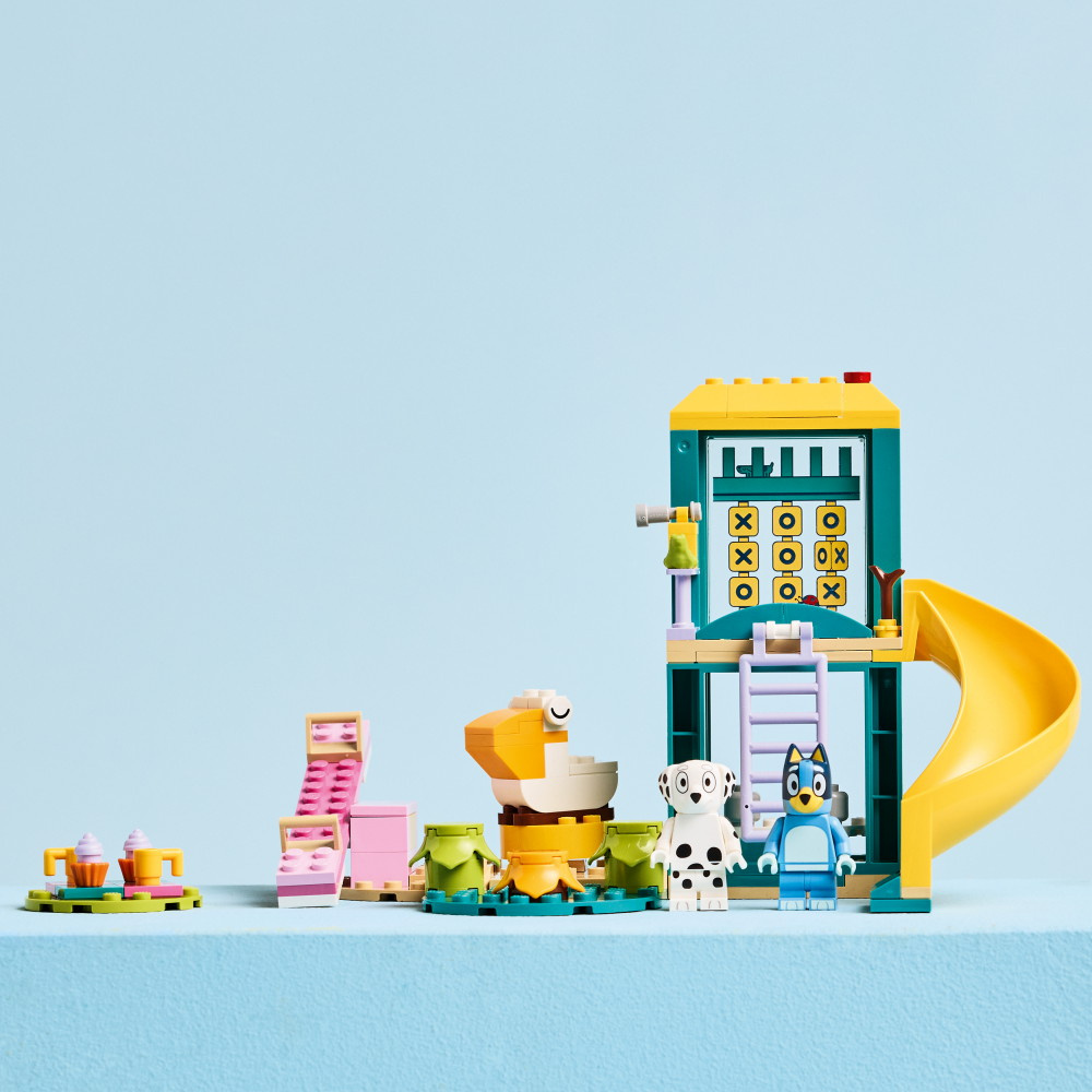 LEGO Bluey - Sjov på legepladsen med Bluey og Chloe