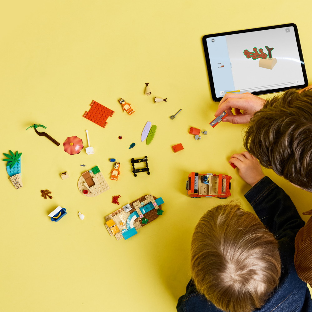 LEGO Bluey - Blueys familie-biltur til stranden