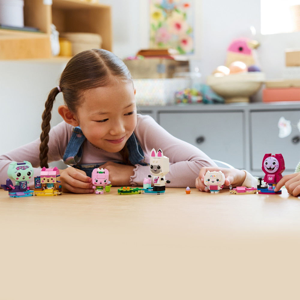 LEGO Gabby's Dollhouse - Gabbys klodsbyggede kattevenner