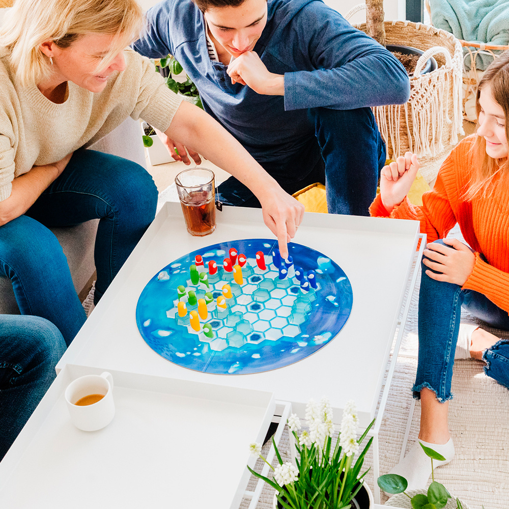 Penguins Huddle Up (DK)